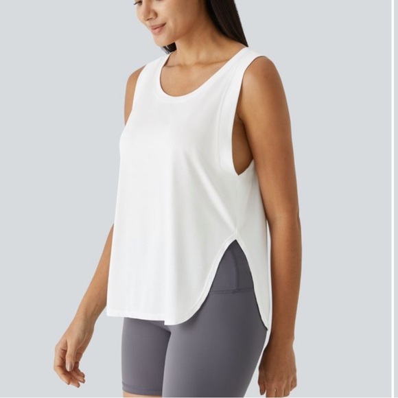 White round neck split sides tank top, soft and comfy, new, medium, Halara - Picture 4 of 8